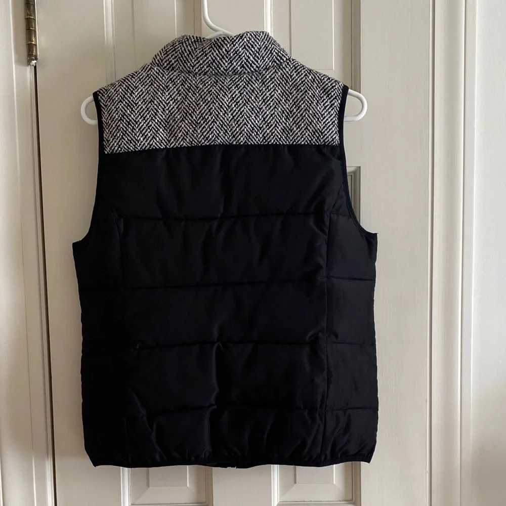 Black and White Toggle Puffer Vest - Picture 3 of 4